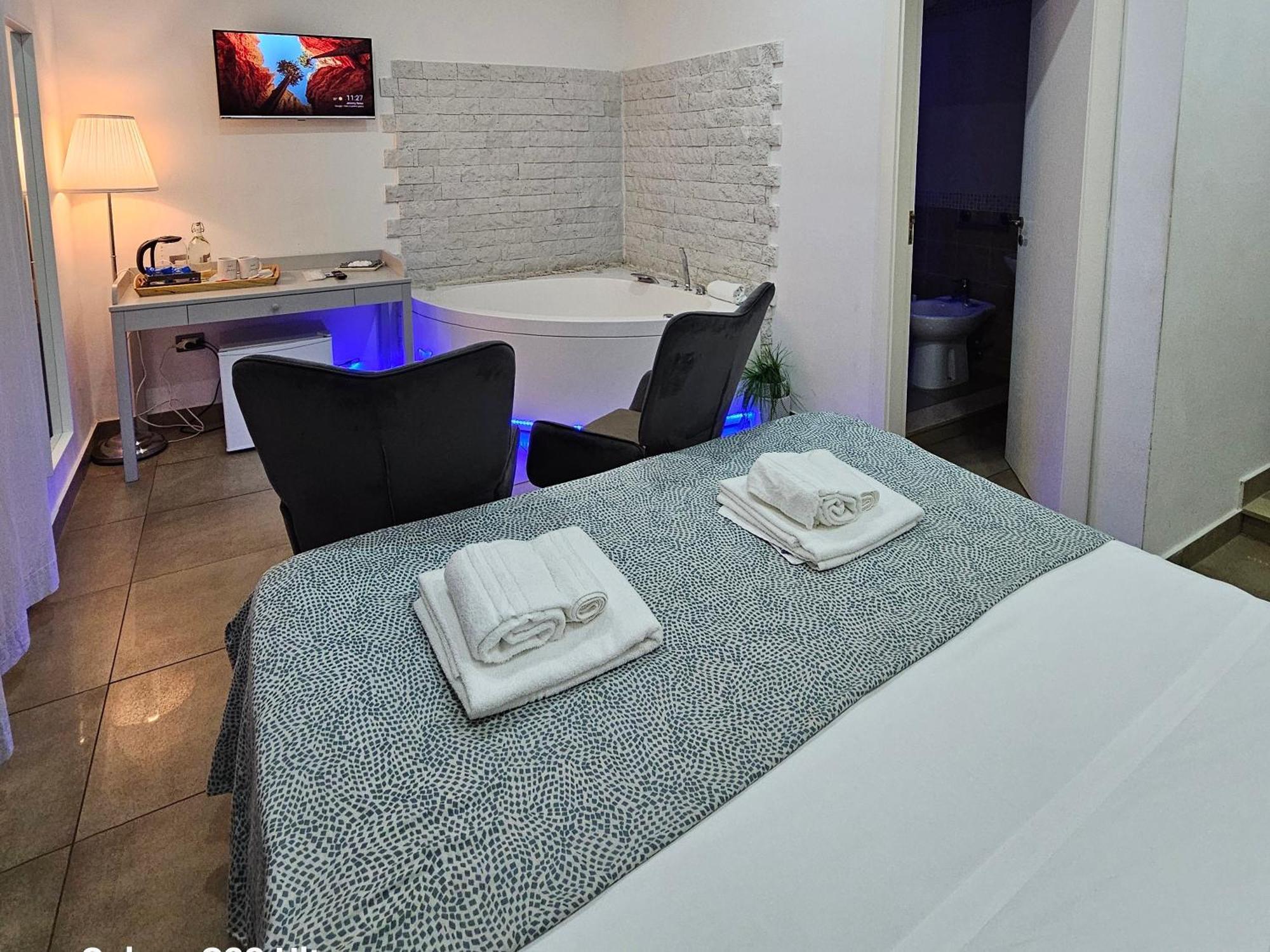 B&B Napoli Centrale Room&Jacuzzi Exterior foto